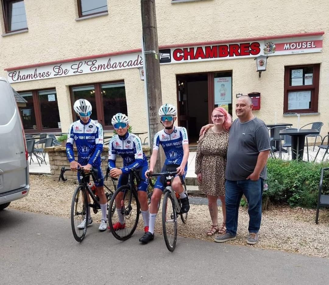 Dikke Vriend , Herberg & Taverne Chiny Bagian luar foto